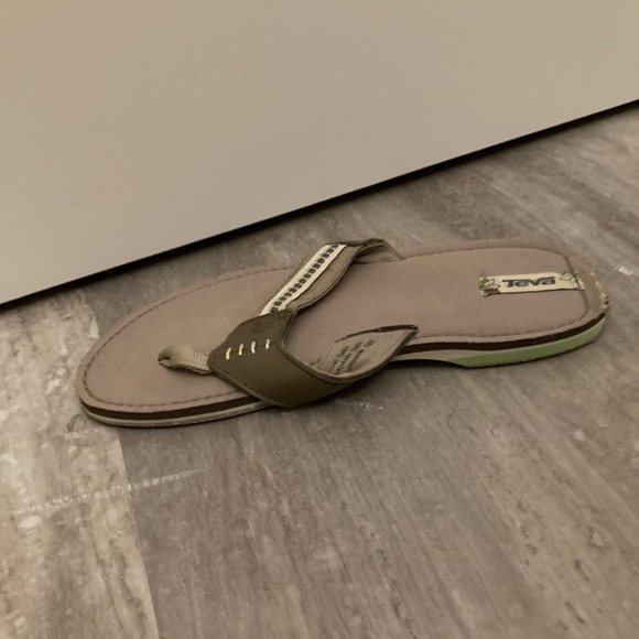 Teva Canvas Flip Flops Tan Recycled Materials Rubber Sole Size 8 - Picture 3 of 5